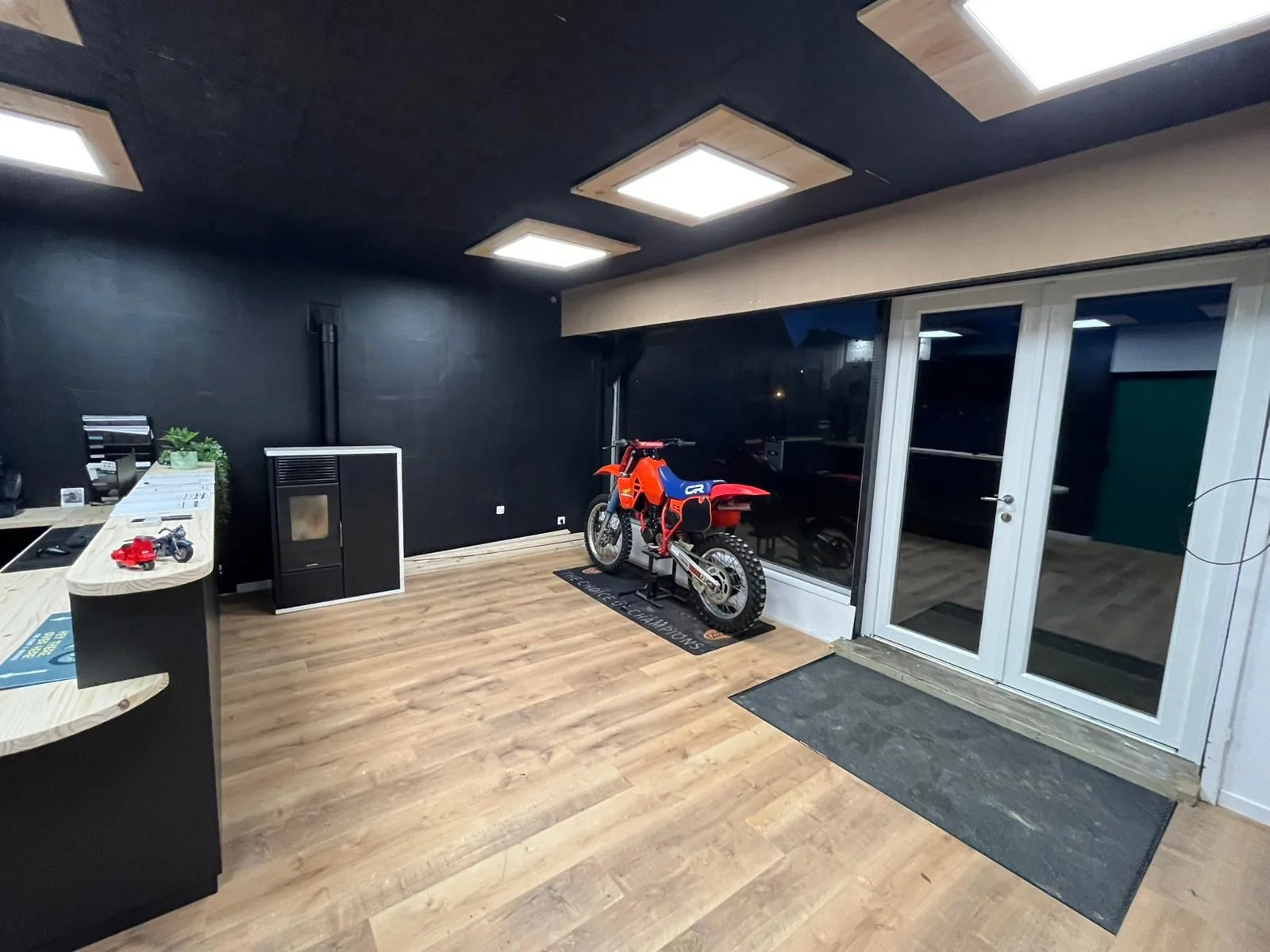 L'accueil et le showroom de L'Atelier Rénove à Châteaugiron